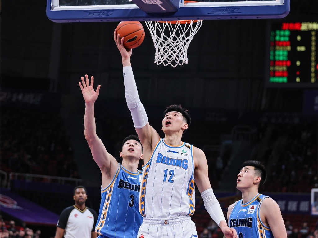 本土双星闪耀！周琦与小曾联手助北京男篮争冠